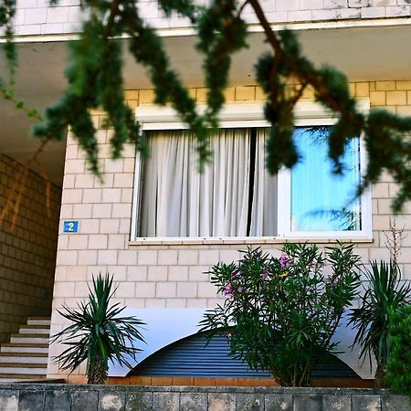 Apartment Luce Njivice Esterno foto