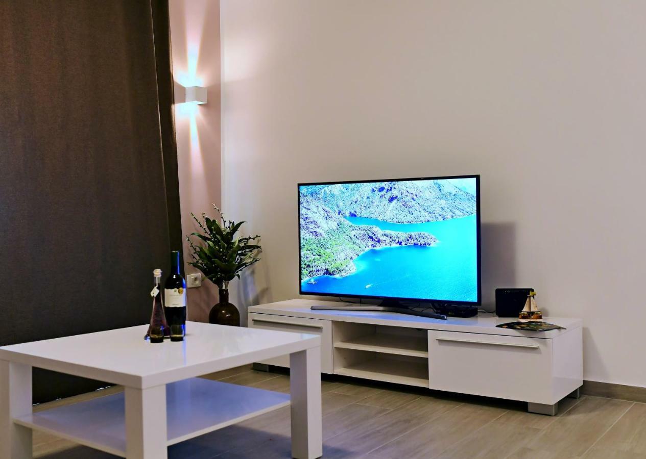 Apartment Luce Njivice Esterno foto