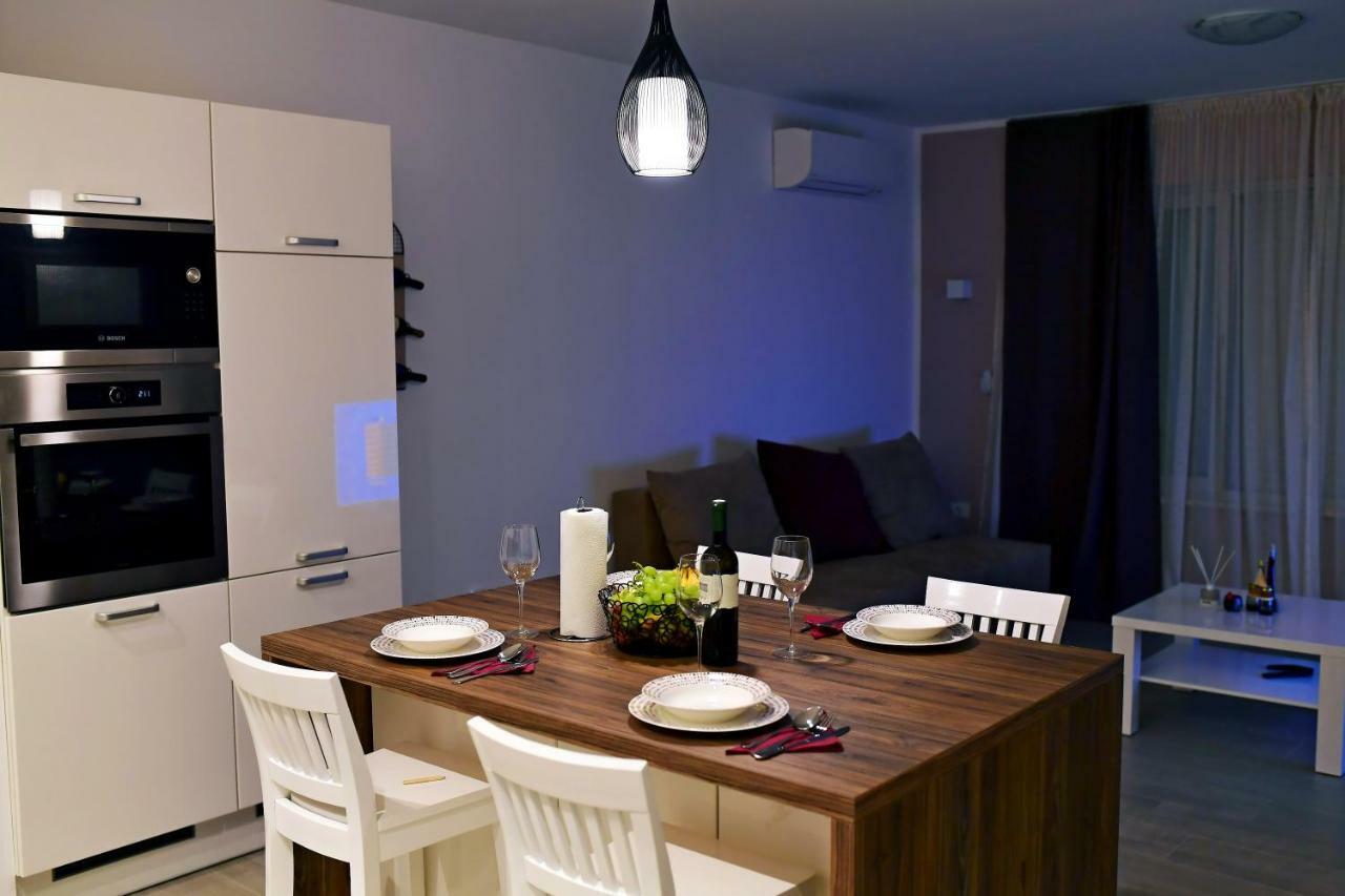Apartment Luce Njivice Esterno foto